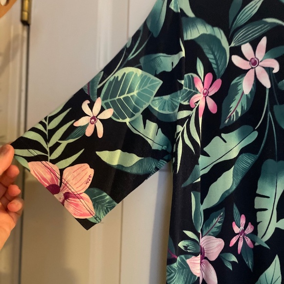 Old Navy Dress in shades of green & pink with a deep navy background - Picture 4 of 6